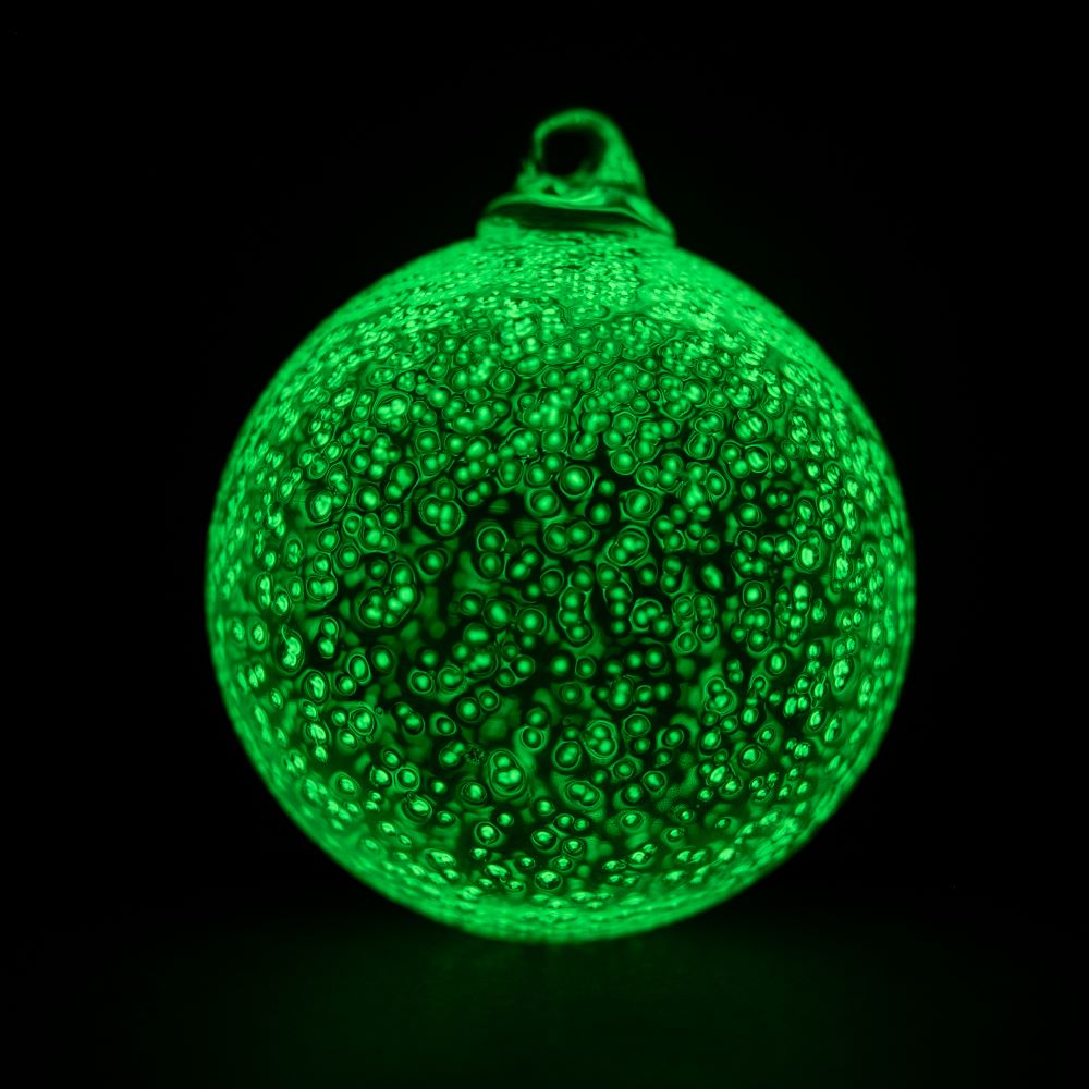 Vánoční ozdoba na stromeček s fluorescenčním pigmentem - obrázek