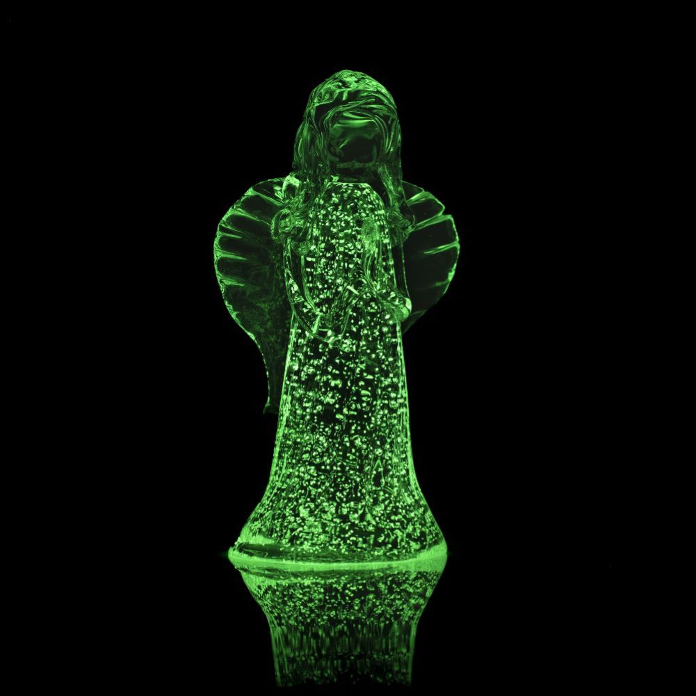 Skleněný anděl s fluorescenčním pigmentem 30cm - obrázek