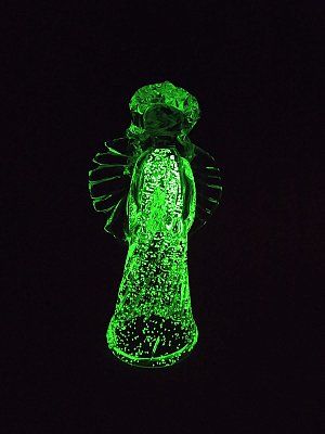 Skleněný anděl - svítící s fluorescenčním pigmentem 2. jakost - obrázek