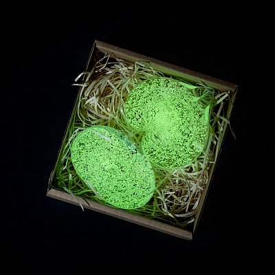 Dárková skleněná sada svítící s fluorescenčním pigmentem - Srdce a kámen - obrázek