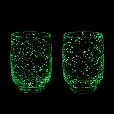 obr/002/i002654-sklenene-panaky-svitici.jpg Skleněný panák s fluorescenčním pigmentem sada - obrázek