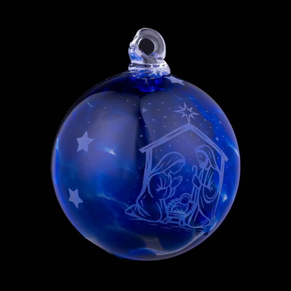 Skleněná vánoční ozdoba s vypískovaným motivem MODRÁ 8cm - obrázek