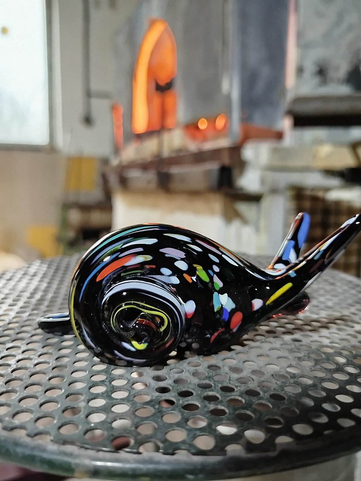 Skleněný šnek černý Multi - obrázek