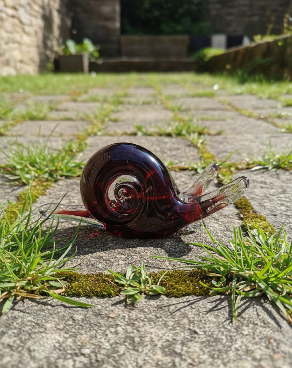 Skleněný šnek Tmavě vínová spirála - obrázek