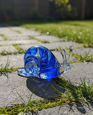 Skleněný šnek Tmavě modrá spirála - obrázek