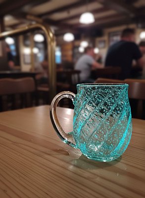 Fluorescenční svítící skleněný půllitr MODRÝ - obrázek